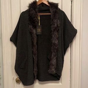 Metric knits s/m faux fur poncho NWT